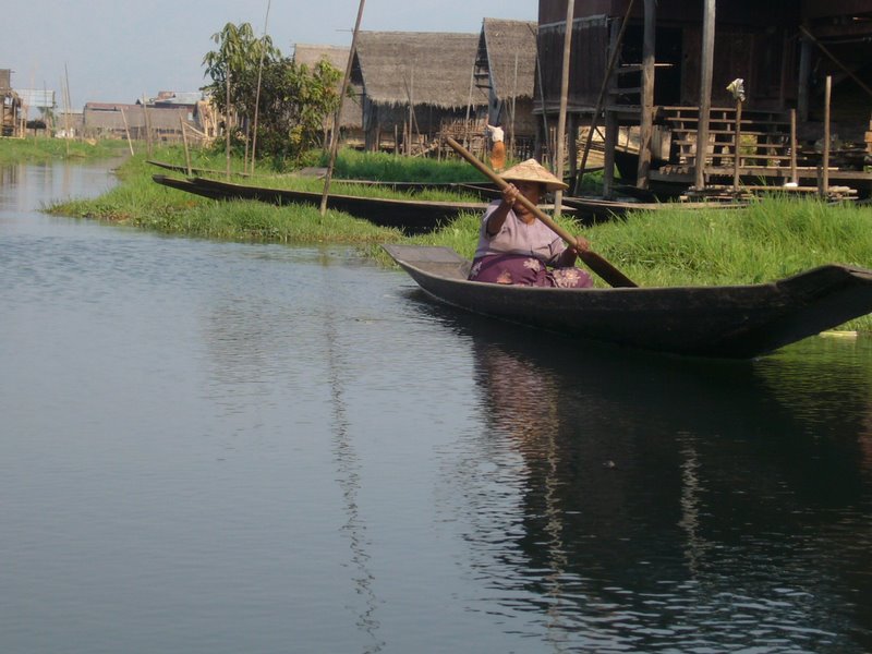 Travel - Myanmar - Inle Lake - First Boat Trip - The boat-drivers village - Into the village